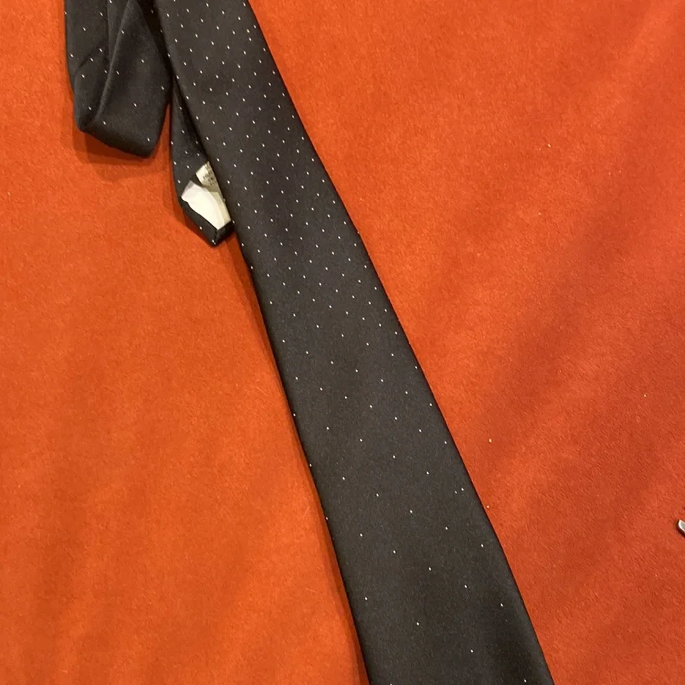 EUC Oscar de la Renta tie